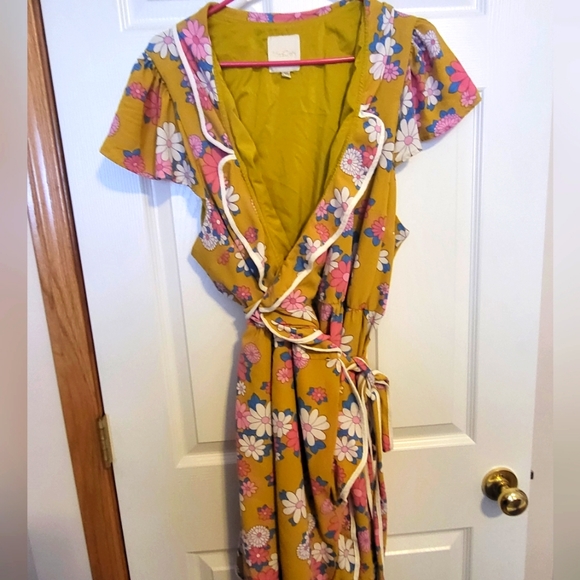 MODCLOTH PLUS SIZE 60'S WRAP DRESS - Picture 2 of 3